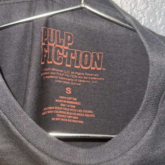 Miramax Pulp Fiction small t shirt in black - Picture 2 of 3